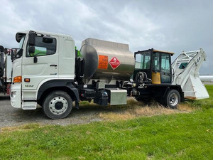 Hino 500 Series Topdressing Loader for sale